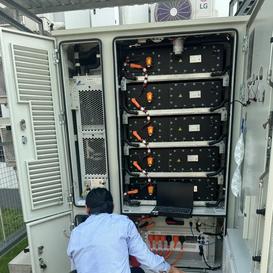 Kỹ sư SMARTGEN chạy thử hệ BESS thương mại